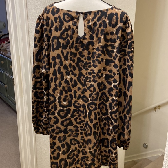SHEIN CURVE Leopard Plus Size Women’s Tunic - Picture 3 of 11